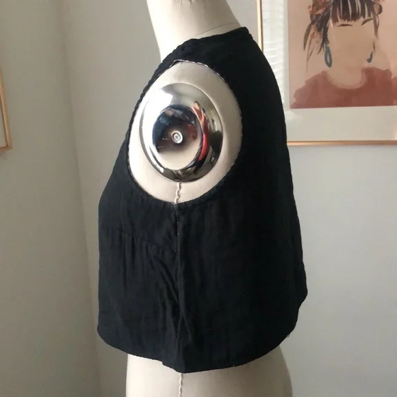 Swingy Cropped Black Gauze Tank Top - Picture 5 of 11